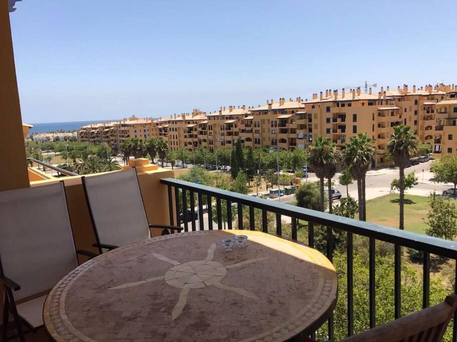 Holiday San Pedro Beachside - Almendros