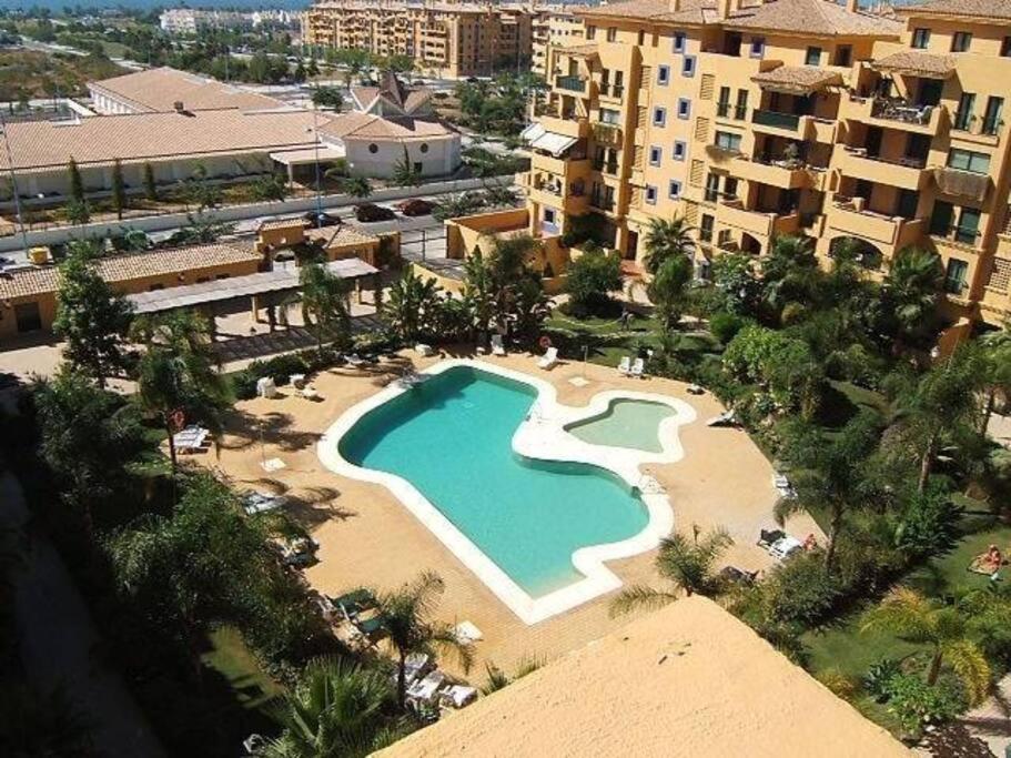 Holiday San Pedro Beachside - Almendros