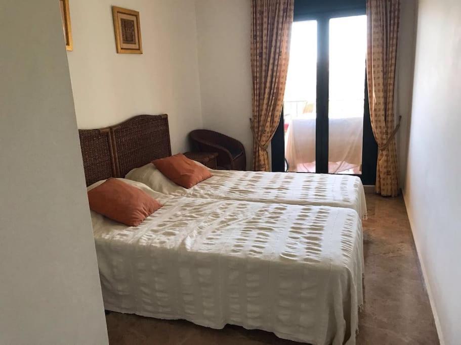 Holiday San Pedro Beachside - Almendros Apartment *